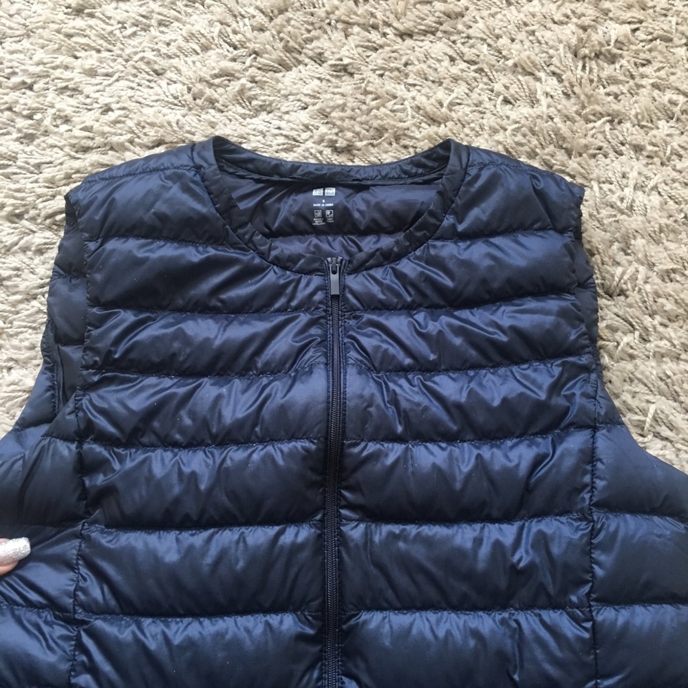 SOLD!‼️Uniqlo | sleeveless puffer vest size small - Picture 6 of 7